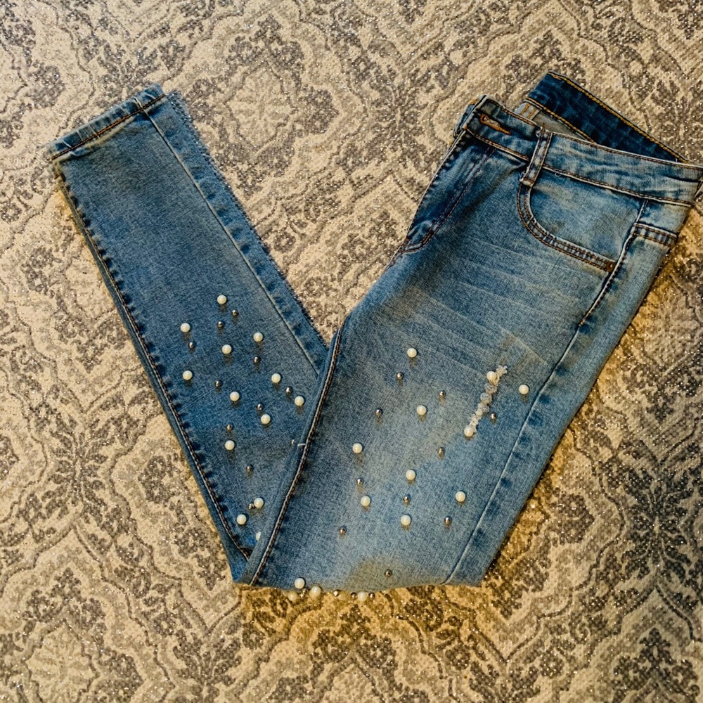 Pearl/beaded distressed Crop Jeans size 27